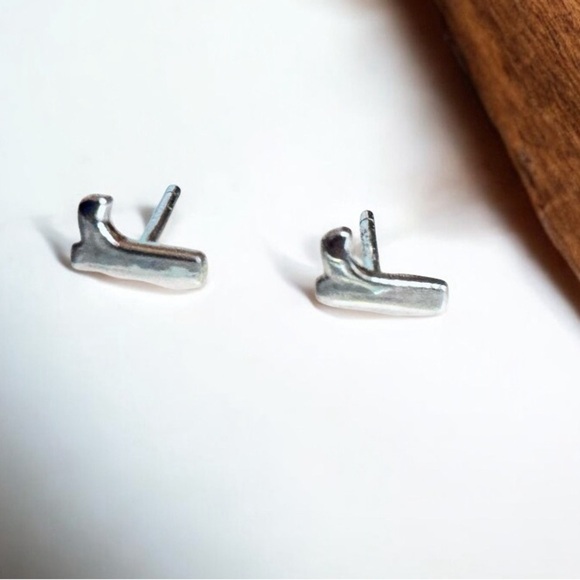 Sterling Silver Initial ‘r’ Stud Earrings - Picture 6 of 8